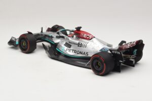 Mercedes AMG Petronas W13 E Performance #63 G. Russell Spanish GP 2022 Minichamps 1:18 110220063 Metall — Bild 5 von 7