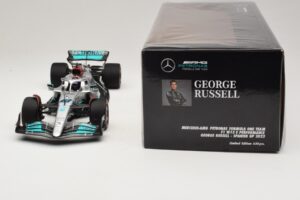 Mercedes AMG Petronas W13 E Performance #63 G. Russell Spanish GP 2022 Minichamps 1:18 110220063 Metall — Bild 7 von 7