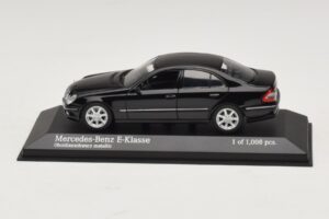 Mercedes E-Class W211 Schwarz Metallic Minichamps 1:43 400036001 Metall