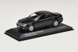 Mercedes E-Class W211 Schwarz Metallic Minichamps 1:43 400036001 Metall — Bild 2 von 4