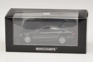 Mercedes E-Class W211 Schwarz Metallic Minichamps 1:43 400036001 Metall — Bild 4 von 4