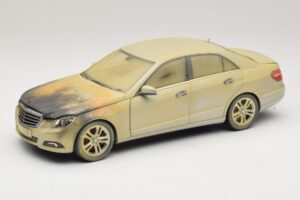 Mercedes E-Class W212 Verbranntes Dubai Kunstauto Minichamps 1:18 MB008 Metall