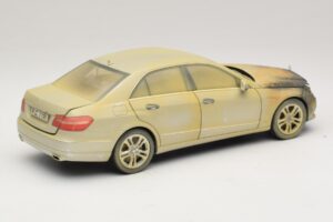 Mercedes E-Class W212 Verbranntes Dubai Kunstauto Minichamps 1:18 MB008 Metall — Bild 2 von 6