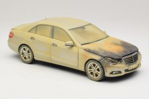 Mercedes E-Class W212 Verbranntes Dubai Kunstauto Minichamps 1:18 MB008 Metall — Bild 4 von 6