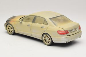 Mercedes E-Class W212 Verbranntes Dubai Kunstauto Minichamps 1:18 MB008 Metall — Bild 5 von 6