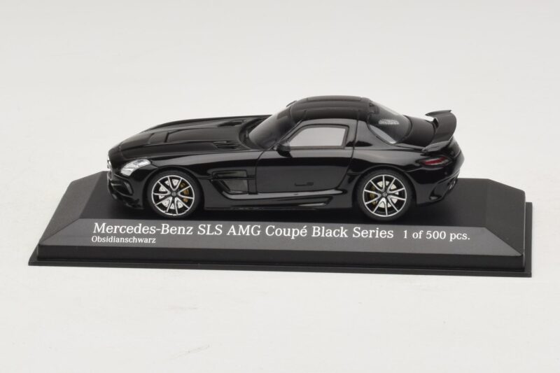 Mercedes SLS AMG C197 Black Series Schwarz Metallic Minichamps 1:43 437033020 Metall