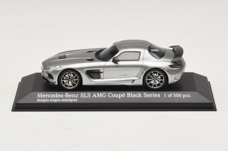 Mercedes SLS AMG C197 Black Series Grau Metallic Minichamps 1:43 437033024 Metall
