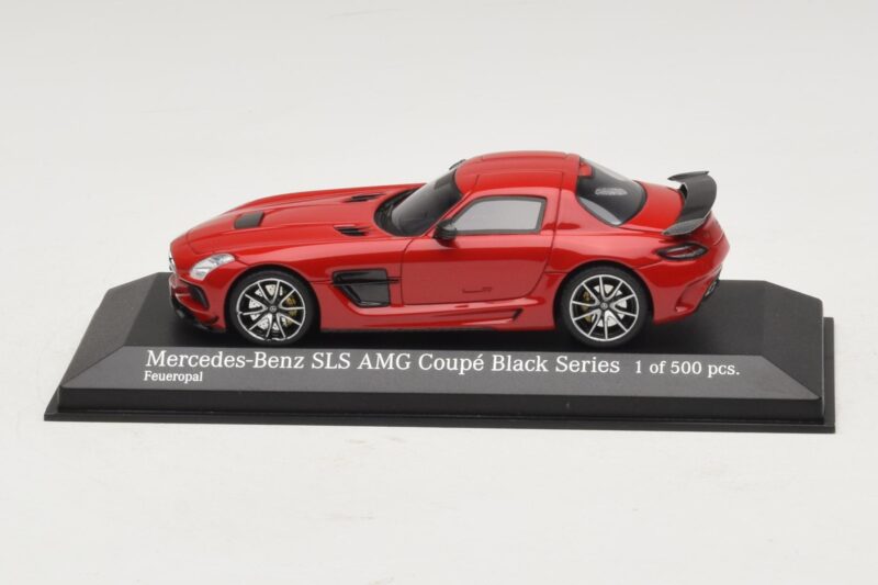 Mercedes SLS AMG C197 Black Series Rot Minichamps 1:43 Mercedes SLS AMG C197 Black Series Rot Minichamps 1:43 437033021 Metall
