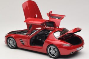 Mercedes SLS AMG C197 Rot Metallic Minichamps 1:18 100039020 Metall — Bild 5 von 8