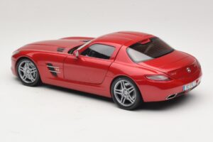Mercedes SLS AMG C197 Rot Metallic Minichamps 1:18 100039020 Metall — Bild 7 von 8