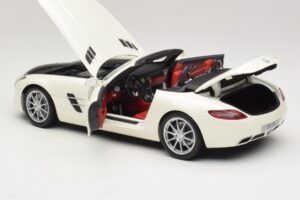 Mercedes SLS AMG Roadster Mystic White II Minichamps 1:18 B66960079 Metall — Bild 6 von 9