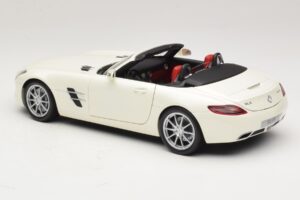 Mercedes SLS AMG Roadster Mystic White II Minichamps 1:18 B66960079 Metall — Bild 7 von 9