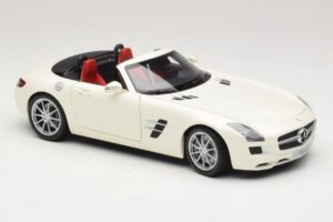 Mercedes SLS AMG Roadster Mystic White II Minichamps 1:18 B66960079 Metall — Bild 8 von 9