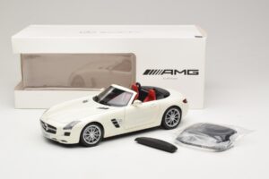 Mercedes SLS AMG Roadster Mystic White II Minichamps 1:18 B66960079 Metall — Bild 9 von 9