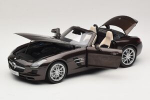 Mercedes SLS AMG Sepang Brown Minichamps 1:18 B66960080 Metall — Bild 2 von 9