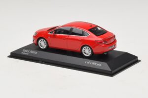 Opel Astra J Rot Minichamps 1:43 410042001 Metall — Bild 3 von 4
