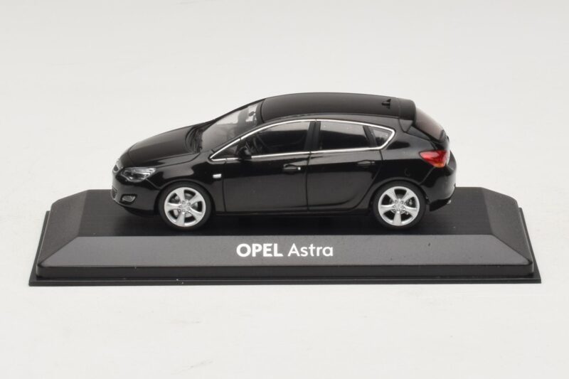 Opel Astra J Schwarz Minichamps 1:43 ASTRA006 Metall