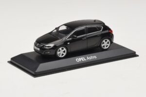Opel Astra J Schwarz Minichamps 1:43 ASTRA006 Metall — Bild 2 von 4