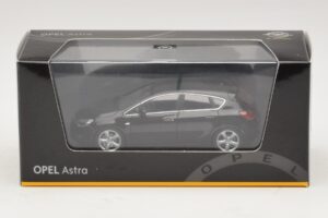 Opel Astra J Schwarz Minichamps 1:43 ASTRA006 Metall — Bild 4 von 4