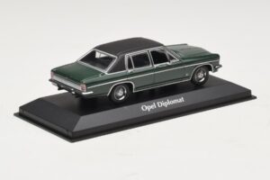 Opel Diplomat B Dunkelgrün Maxichamps 1:43 940046070 Metall — Bild 2 von 4