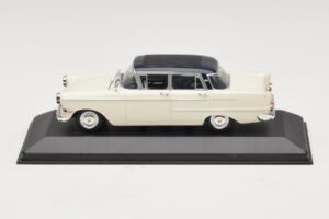 Opel Kapitan A Weiß Minichamps 1:43 400048000 Metall