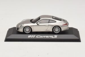 Porsche 911 991 Carrera S Silber Metallic Minichamps 1:43 WAP0200130C Metall