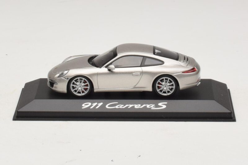 Porsche 911 991 Carrera S Silber Metallic Minichamps 1:43 WAP0200130C Metall