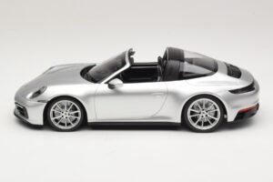 Porsche 911 992 Targa 4 GTS Silber Minichamps 1:18 WAP0211460RTRG Metall — Bild 3 von 6