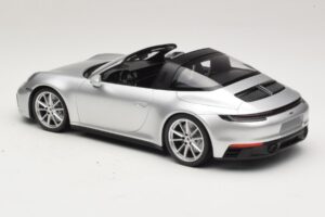 Porsche 911 992 Targa 4 GTS Silber Minichamps 1:18 WAP0211460RTRG Metall — Bild 5 von 6