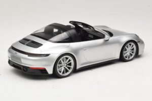 Porsche 911 992 Targa 4 GTS Silber Minichamps 1:18 WAP0211460RTRG Metall — Bild 2 von 6