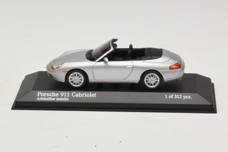 Porsche 911 996 Cabriolet Silber Metallic Minichamps 1:43 400061091 Metall