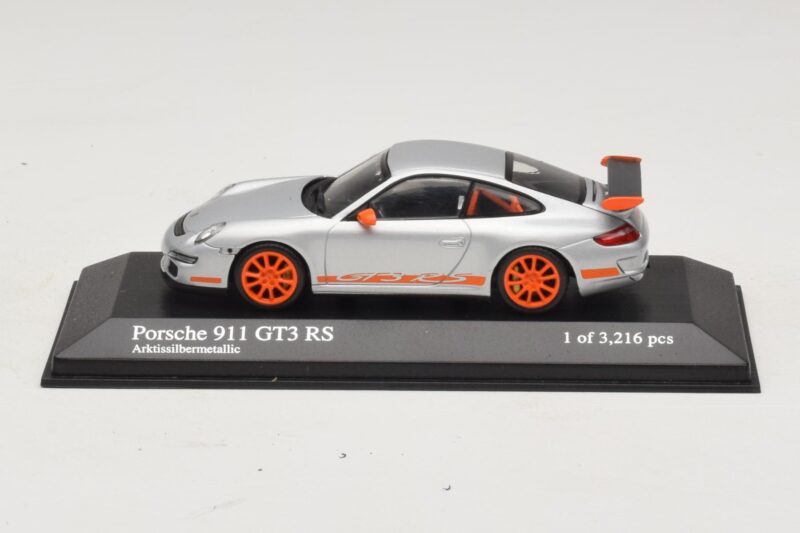Porsche 911 997 GT3 RS Silber Minichamps 1:43 Porsche 911 997 GT3 RS Silber Minichamps 1:43 400066000 Metall