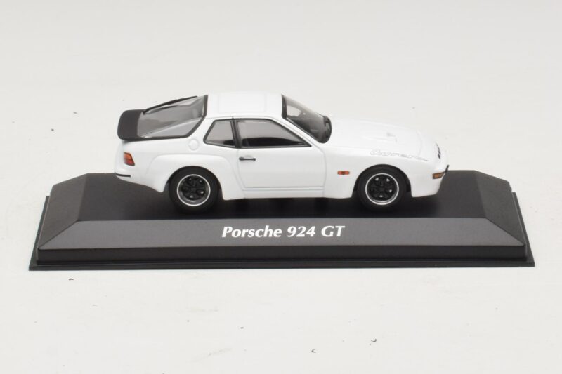 Porsche 924 GT Weiß Maxichamps 1:43 Porsche 924 GT Weiß Maxichamps 1:43 940066121 Metall