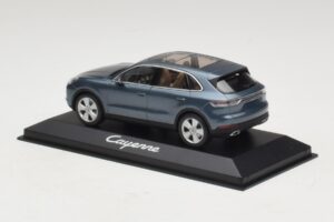 Porsche Cayenne E3 Blue Metallic Minichamps 1:43 WAP0203110J Metall — Bild 3 von 4