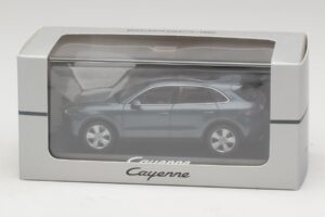 Porsche Cayenne E3 Blue Metallic Minichamps 1:43 WAP0203110J Metall — Bild 4 von 4