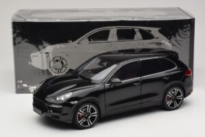 Porsche Cayenne Turbo S 92A Schwarz Metallic Minichamps 1:18 110062100 Metall — Bild 8 von 8