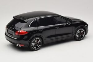 Porsche Cayenne Turbo S 92A Schwarz Metallic Minichamps 1:18 110062100 Metall — Bild 3 von 8