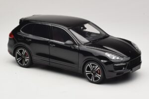 Porsche Cayenne Turbo S 92A Schwarz Metallic Minichamps 1:18 110062100 Metall — Bild 6 von 8