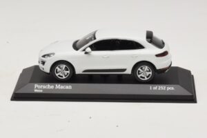 Porsche Macan 95B Weiß Minichamps 1:43 410062601 Metall
