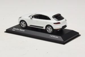 Porsche Macan 95B Weiß Minichamps 1:43 410062601 Metall — Bild 3 von 4