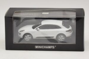 Porsche Macan 95B Weiß Minichamps 1:43 410062601 Metall — Bild 4 von 4