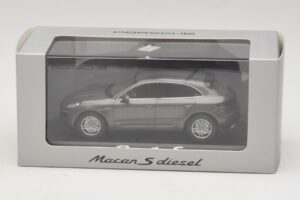 Porsche Macan S Diesel 95B Bronze Metallic Minichamps 1:43 WAP0201510E Metall — Bild 4 von 4
