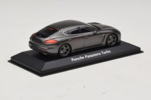 Porsche Panamera 970 Turbo Grau Metallic Maxichamps 1:43 940062371 Metall — Bild 2 von 4
