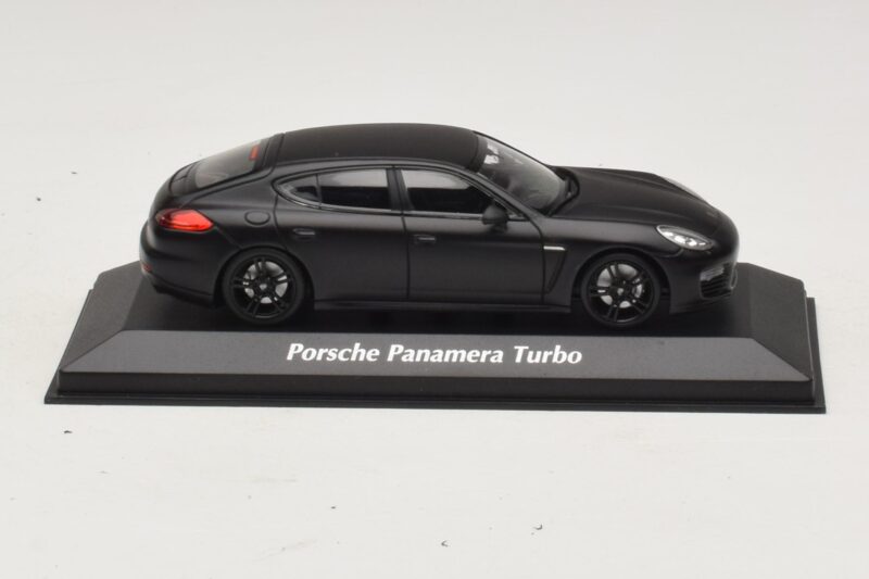Porsche Panamera 970 Turbo Mattschwarz Maxichamps 1:43 Porsche Panamera 970 Turbo Mattschwarz Maxichamps 1:43 940062370 Metall