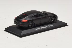 Porsche Panamera 970 Turbo Mattschwarz Maxichamps 1:43 940062370 Metall — Bild 2 von 4