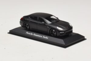 Porsche Panamera 970 Turbo Mattschwarz Maxichamps 1:43 940062370 Metall — Bild 3 von 4
