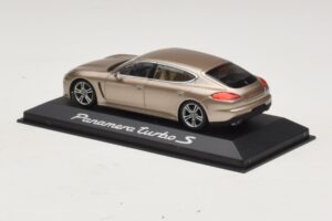 Porsche Panamera 970 Turbo S Bronze Metallic Minichamps 1:43 WAP0200600E Metall — Bild 3 von 4