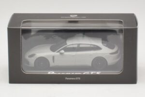 Porsche Panamera GTS 971 Chalk Grey Minichamps 1:43 WAP0207640J Metall — Bild 4 von 4