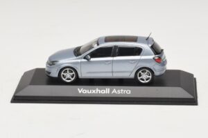 Vauxhall Astra H Sedan Hellblau Metallic Minichamps 1:43 ASTRA007 Metall