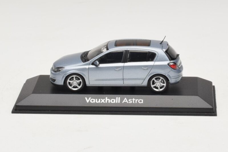 Vauxhall Astra H Sedan Hellblau Metallic Minichamps 1:43 ASTRA007 Metall